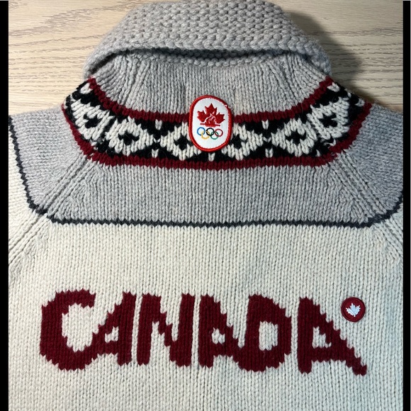 🇨🇦 HBC Vancouver 2010 Winter Olympics Lambswool sweater. Boys 14/16 EUC - Picture 5 of 7